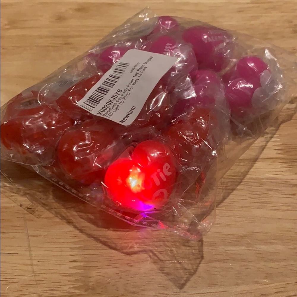 NWT valentine 12pk light up rings